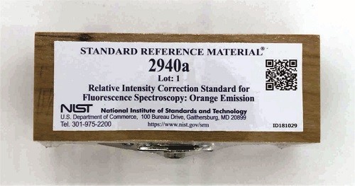 SRM 2940a 熒光光譜的相對強度校正標準：橙色發射